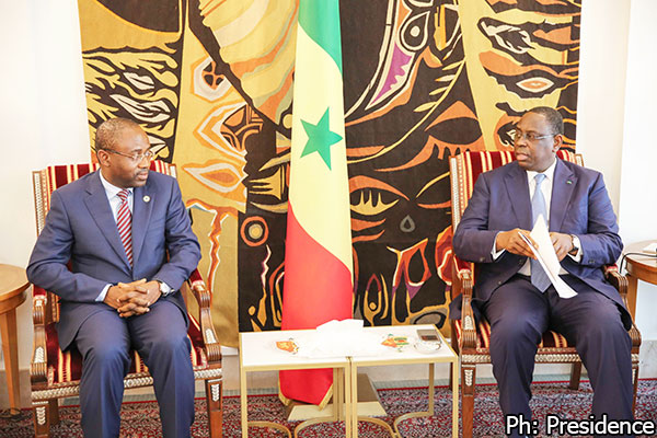 LE MINISTRE DES AFFAIRES ÉTRANGÈRES DE GUINÉE EQUATORIALE REÇU PAR MACKY SALL