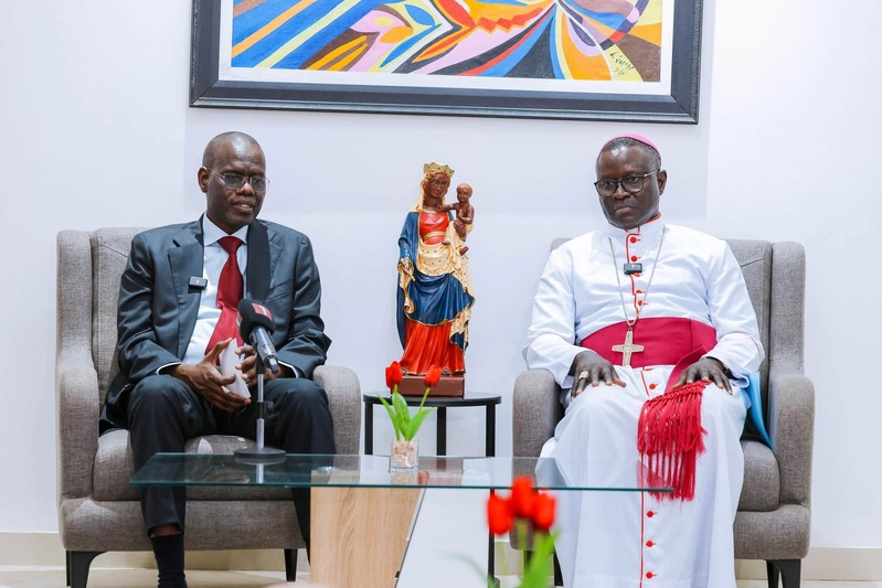 Le Premier ministre à la cathédrale de Dakar : un jalon pour la cohésion et la fraternité républicaine Le Premier ministre à la cathédrale de Dakar : un jalon pour la cohésion et la fraternité républicaine