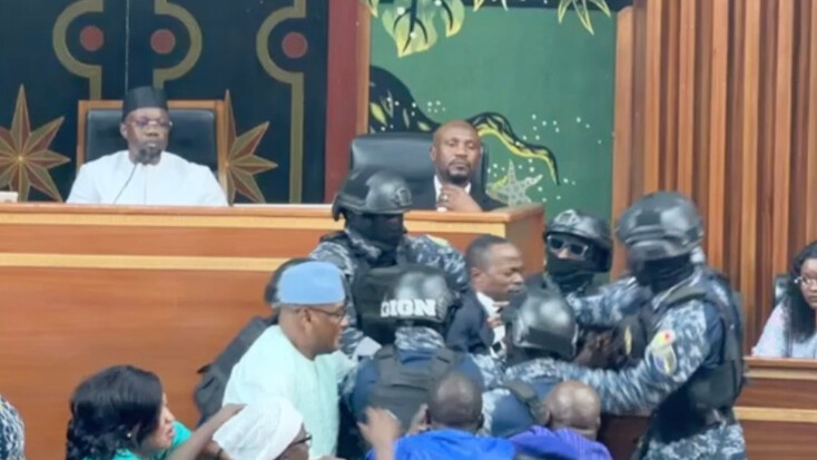 À l’Assemblée nationale, le bras de fer entre Ousmane Sonko et Abdou Mbow ravive les tensions politiques