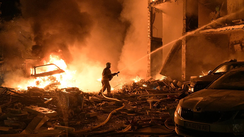 Kyiv frappée dans la nuit : au moins 16 morts et plus de 40 blessés dans une nouvelle offensive russe Kyiv frappée dans la nuit : au moins 16 morts et plus de 40 blessés dans une nouvelle offensive russe