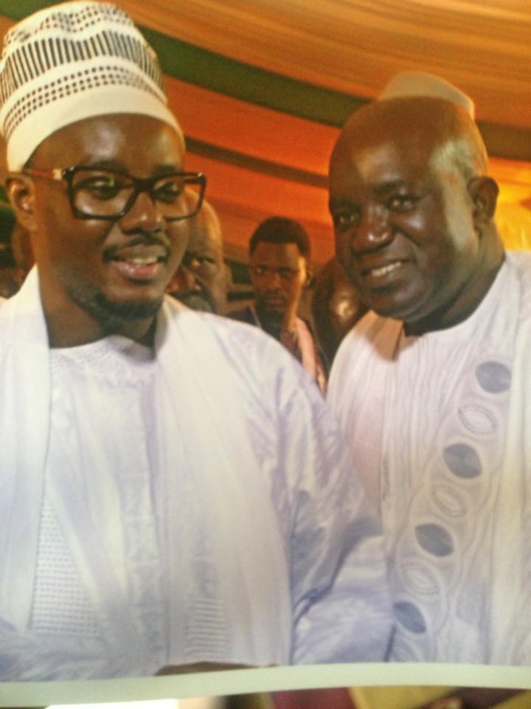 Aussitôt revenu au bercail, Omar Sarr se rend illico presto à Touba...L'accolade entre leaders du Pds et "Apéristes" (EXCLUSIF DAKARPOSTE) Aussitôt revenu au bercail, Omar Sarr se rend illico presto à Touba...L'accolade entre leaders du Pds et "Apéristes" (EXCLUSIF DAKARPOSTE)