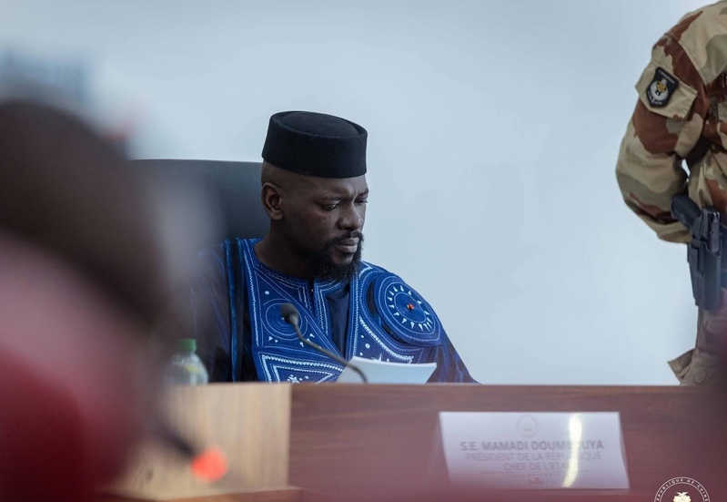 Guinée : Doumbouya frappe encore au sommet de l’État, deux ministres limogés dans un contexte de fortes interrogations
