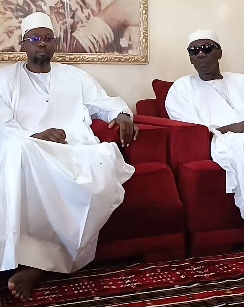 À Aïnoumady, Ousmane Sonko retrouve Serigne Habib Sy : une fidélité politique assumée depuis les années de braise À Aïnoumady, Ousmane Sonko retrouve Serigne Habib Sy : une fidélité politique assumée depuis les années de braise