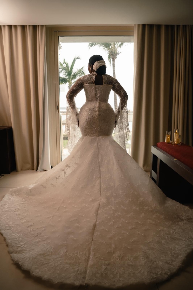 Mariage princier de Mame Diarra Diop : dans l’écrin d’une robe d’exception, une mariée qui rayonne (IMAGES EXCLUSIVES)