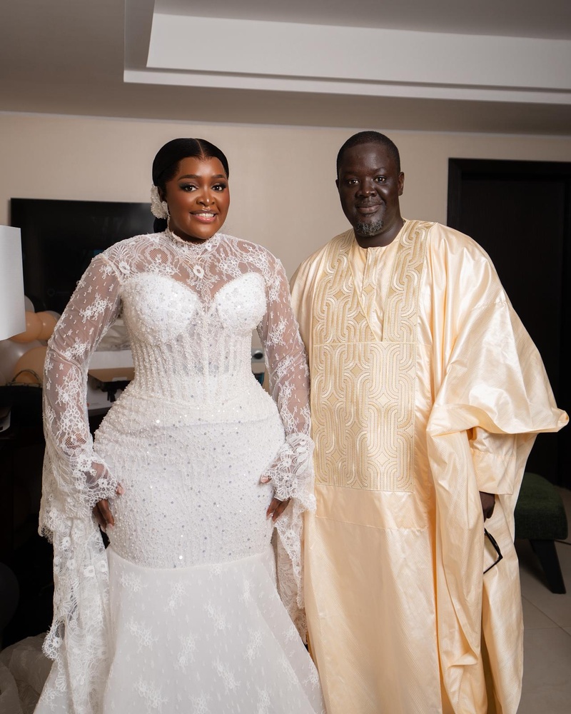 Mariage princier de Mame Diarra Diop : dans l’écrin d’une robe d’exception, une mariée qui rayonne (IMAGES EXCLUSIVES)