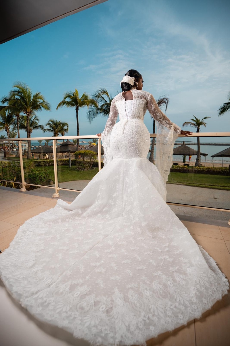 Mariage princier de Mame Diarra Diop : dans l’écrin d’une robe d’exception, une mariée qui rayonne (IMAGES EXCLUSIVES)
