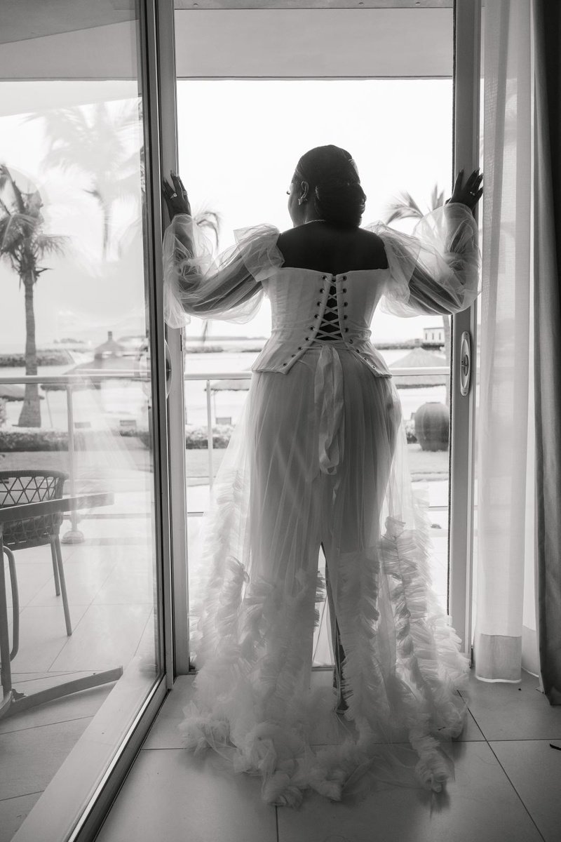 Mariage princier de Mame Diarra Diop : dans l’écrin d’une robe d’exception, une mariée qui rayonne (IMAGES EXCLUSIVES)