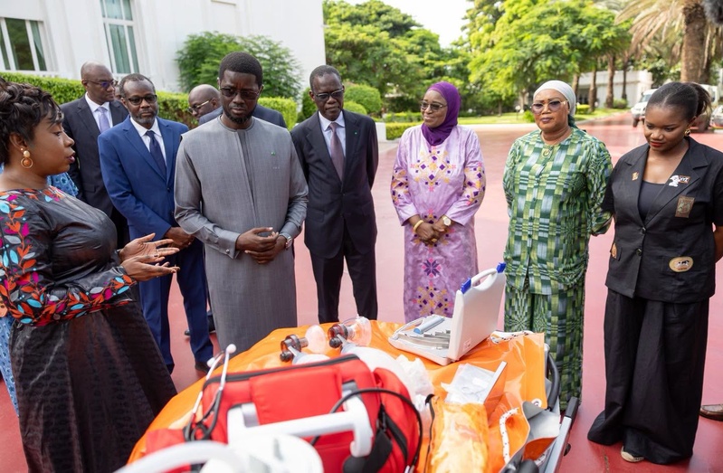Renforcement du système de santé : Le Président Bassirou Diomaye Faye réceptionne 153 ambulances médicalisées pour les régions