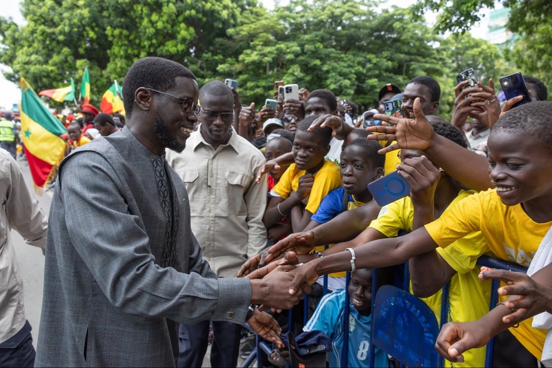 Un moment historique pour l'Afrique : Le Président Bassirou Diomaye Faye accueille la Flamme olympique à Dakar en prélude aux JOJ 2026