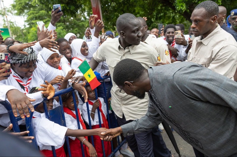 Un moment historique pour l'Afrique : Le Président Bassirou Diomaye Faye accueille la Flamme olympique à Dakar en prélude aux JOJ 2026