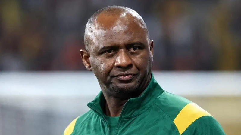VIEIRA, À VOUS DE JOUER ! VIEIRA, À VOUS DE JOUER !