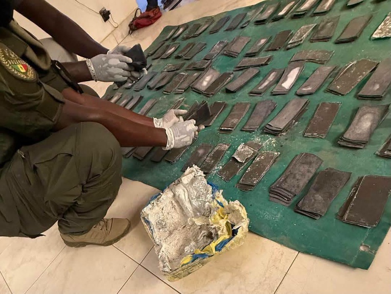 Près de 200 millions en faux billets : Le coup de filet spectaculaire des douaniers entre Sangalkam et Pikine Près de 200 millions en faux billets : Le coup de filet spectaculaire des douaniers entre Sangalkam et Pikine