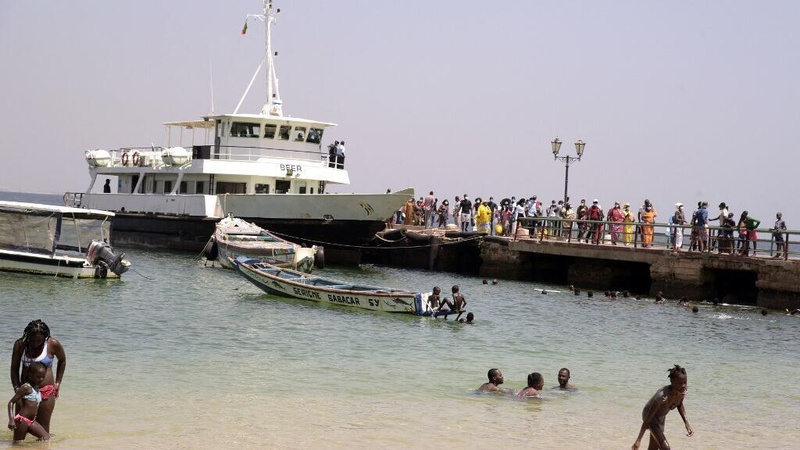 Gorée isolée: deux chaloupes vieillissantes, pourquoi la chaloupe « Feu Joseph Ndiaye », achetée 3 milliards, reste à quai Gorée isolée: deux chaloupes vieillissantes, pourquoi la chaloupe « Feu Joseph Ndiaye », achetée 3 milliards, reste à quai
