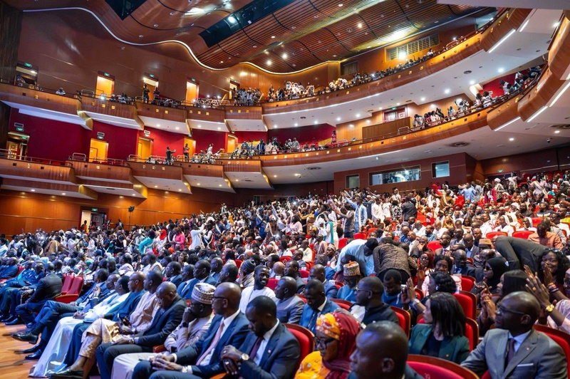 « La République vous remet votre première charge » : au Grand Théâtre, Diomaye Faye parle à une génération qui refuse d’attendre « La République vous remet votre première charge » : au Grand Théâtre, Diomaye Faye parle à une génération qui refuse d’attendre