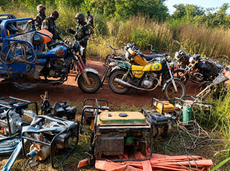 Falémé : les Armées démantèlent un site d’orpaillage clandestin à Sounkounkou Falémé : les Armées démantèlent un site d’orpaillage clandestin à Sounkounkou
