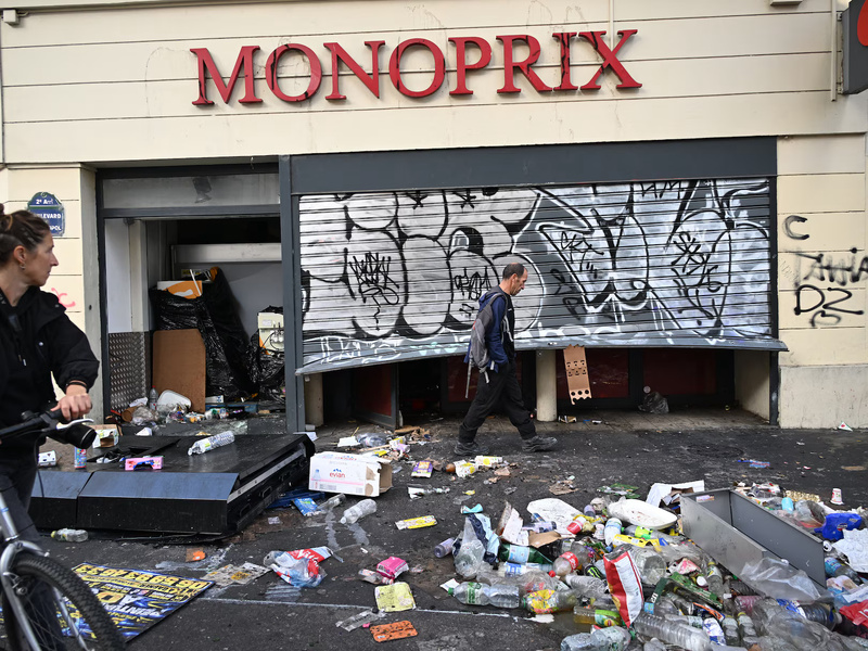 1.500 commerçants touchés, "des centaines de millions d'euros de dégâts" 1.500 commerçants touchés, "des centaines de millions d'euros de dégâts"