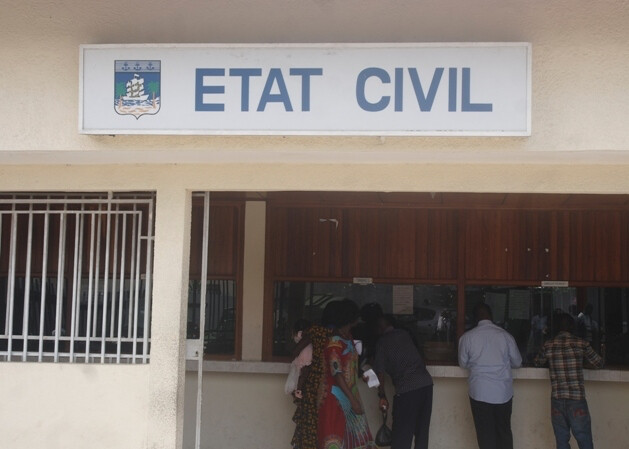 Trafic de nationalité à Mbane : Un agent municipal et un chef de village sous les verrous pour fraude à l’état civil