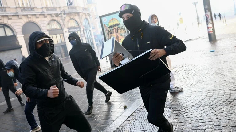 Les premières peines tombent pour des manifestants arrêtés pour des faits de violence ce week-end à Paris