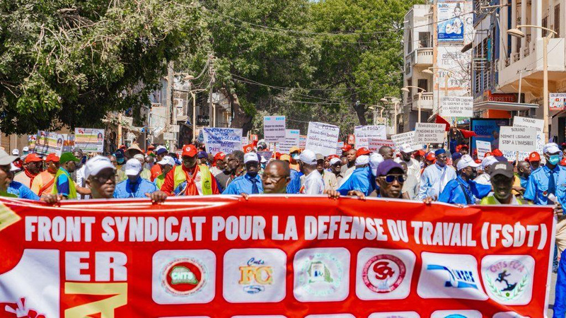Grève générale annoncée des 21, 22 et 23 octobre : le gouvernement expose ses réalisations et appelle les syndicats à suspendre leur mouvement Grève générale annoncée des 21, 22 et 23 octobre : le gouvernement expose ses réalisations et appelle les syndicats à suspendre leur mouvement