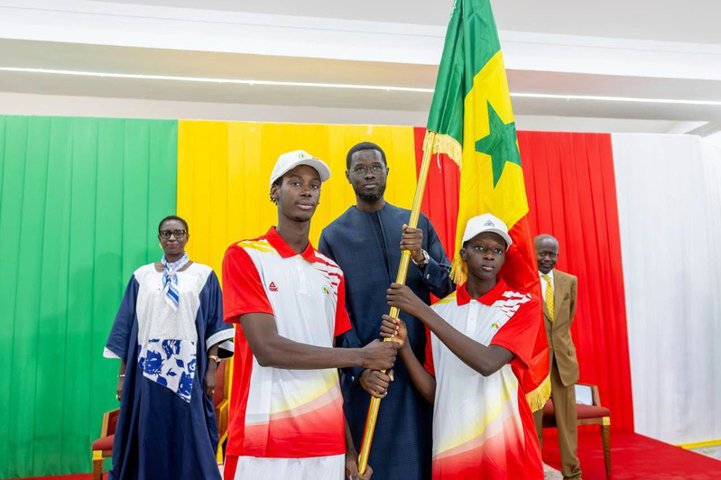 Dakar 2026 : Diomaye Faye remet le drapeau aux Lionceaux, une nation en marche vers l’histoire Dakar 2026 : Diomaye Faye remet le drapeau aux Lionceaux, une nation en marche vers l’histoire