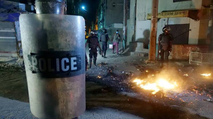 Pneus en feu à Hamo 4 : la contestation des mécaniciens fait craindre le pire