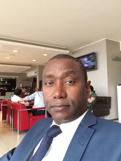 Macky en banlieue : « Mackillage » de la faillite des politiques de banlieue. Macky en banlieue : « Mackillage » de la faillite des politiques de banlieue.