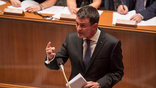Valls tente une troisième adoption par la force de la loi travail