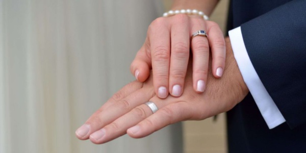 Indonésie : elle découvre que son mari est en fait une femme après neuf mois de mariage Indonésie : elle découvre que son mari est en fait une femme après neuf mois de mariage