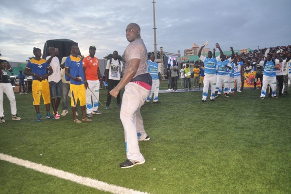 Quelques images du combat Lac De Guiers n 2/ Yekini Quelques images du combat Lac De Guiers n 2/ Yekini