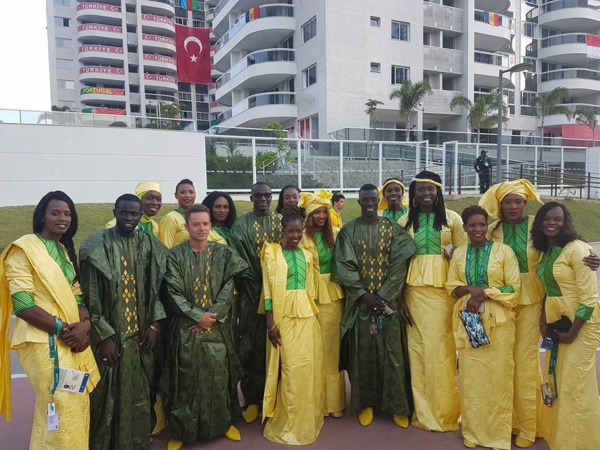 Arrêt sur image! Très beau passage de la délégation sénégalaise lors de la Cérémonie d'ouverture des JO 2016 Bonne chances aux athlètes Sénégalais!