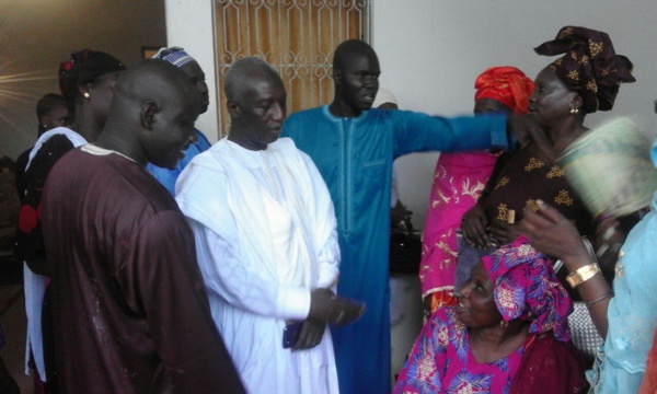 Sokhna Diakhaté, Sokhna Ngane Lô et Sokhna Ndioba Mbacké rallient le "Macky"...Comment Cheikh Mbacké Sakho a réussi à convaincre ses trois grosses légumes du PDS, de Bok Guiss Guiss  ... Sokhna Diakhaté, Sokhna Ngane Lô et Sokhna Ndioba Mbacké rallient le "Macky"...Comment Cheikh Mbacké Sakho a réussi à convaincre ses trois grosses légumes du PDS, de Bok Guiss Guiss  ...