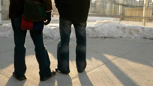41 ans plus tard, ils apprennent avoir été échangés à la naissance
