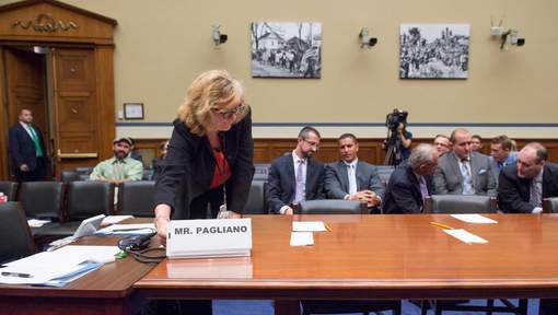 Affaire des emails: un proche de Mme Clinton élude une audition parlementaire