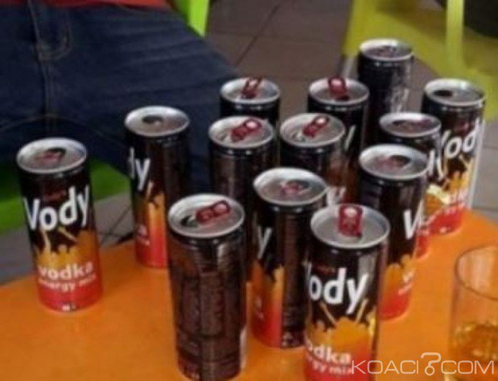 A Abidjan, les vendeurs de Vody, une boisson des nuits torrides se frottent les mains