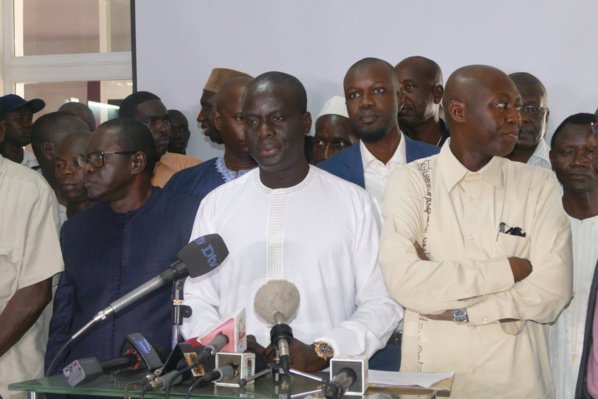 Affaire Petro-Tim : “Aliou Sall est bel et bien mouillé, jusqu’au cou”, selon l’opposition Affaire Petro-Tim : “Aliou Sall est bel et bien mouillé, jusqu’au cou”, selon l’opposition