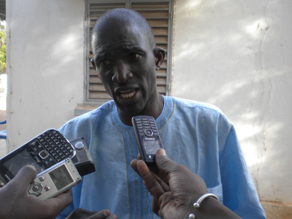 Révélations sur des personnalités fumeurs de “yamba” : Ansoumana Dione exige une enquête de moralité