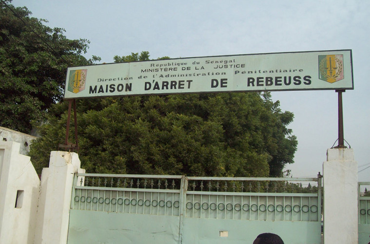 VOICI LA LETTRE ÉCRITE PAR LES DÉTENUS DE REBEUSS POUR RÉCLAMER DE MEILLEURES CONDITIONS D’EXISTENCE VOICI LA LETTRE ÉCRITE PAR LES DÉTENUS DE REBEUSS POUR RÉCLAMER DE MEILLEURES CONDITIONS D’EXISTENCE