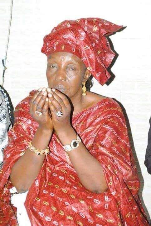 La vérité sur l'assassinat de Fatoumata Mactar Ndiaye...Son fils, en réanimation, lutte contre la mort... La défunte était l'épouse de feu Doro Sy... La vérité sur l'assassinat de Fatoumata Mactar Ndiaye...Son fils, en réanimation, lutte contre la mort... La défunte était l'épouse de feu Doro Sy...
