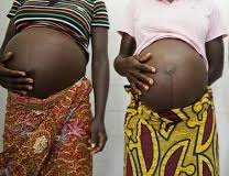 ​Deux collégiennes enceintes du même homme