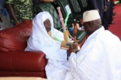 "In -faux" - La mère de Jammeh n'est pas morte!