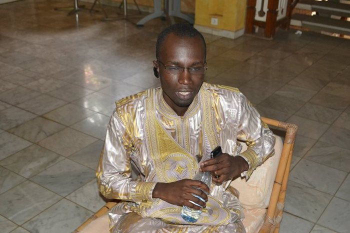 Dame Dieng au Grand Bal de "You" avec sa femme et deux pin-up