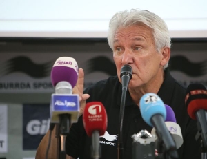 Henri Kasperczak, sélectionneur de la Tunisie : « Le Sénégal a confirmé son rang » Henri Kasperczak, sélectionneur de la Tunisie : « Le Sénégal a confirmé son rang »