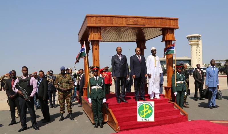 L'image de l'arrivée des présidents Condé et Aziz à Banjul
