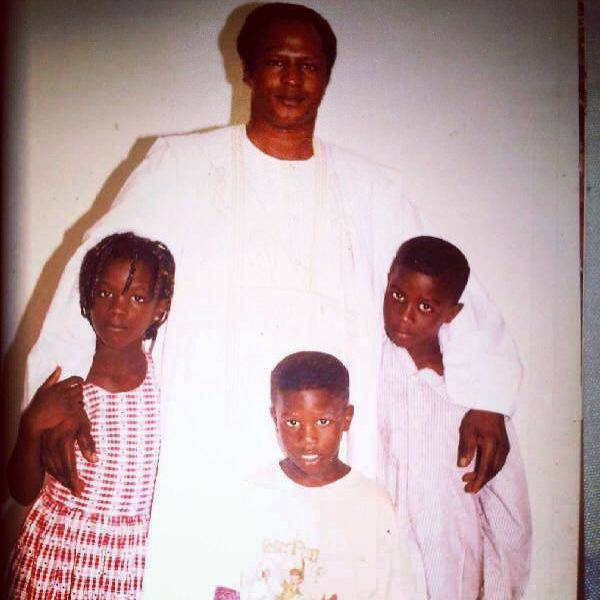 Arrêt sur image: Diao Balde Keita dévoile une photo de son enfance en compagnie de son père