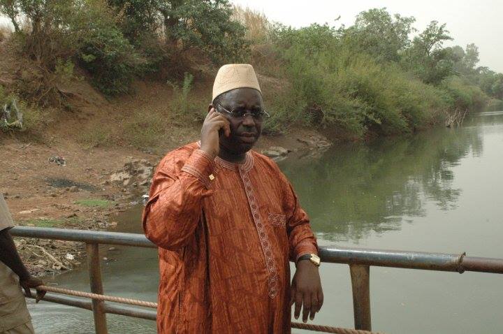 En guise de "jaaxal" à la famille du défunt orpailleur, le Pr Sall offre 3.000.000 cfa ...Feu Yamadou Sagna porté en terre ce mercredi sans...autopsie