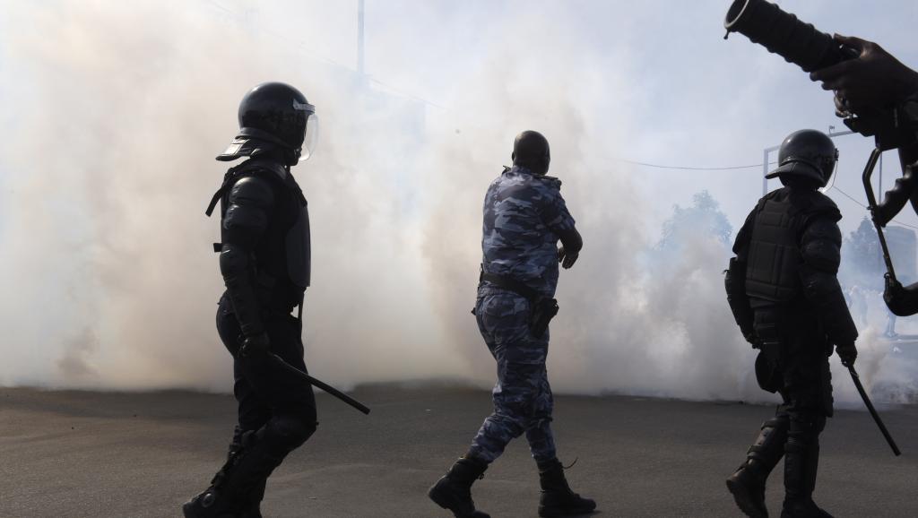 Khalifa Sall et co bombardés de grenades lacrymogénes