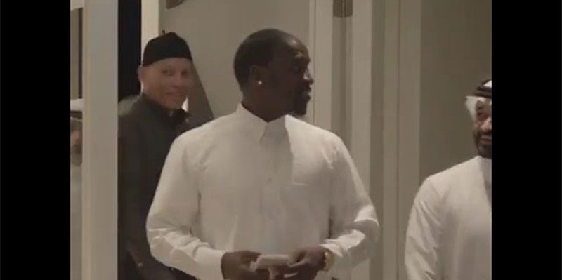 Vidéo - Karim en duo avec Akon au Qatar Vidéo - Karim en duo avec Akon au Qatar