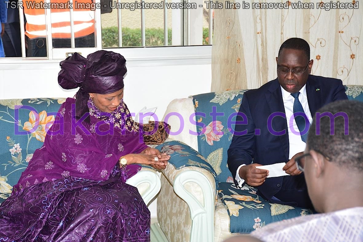 Les images exclusives du Pr Macky présentant ses condoléances chez Me Aissata Tall Sall