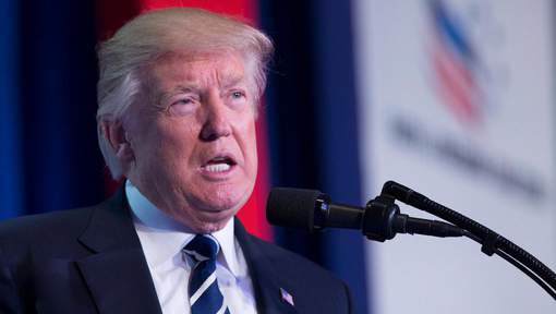 Donald Trump n'a jamais exigé la "loyauté" de James Comey Donald Trump n'a jamais exigé la "loyauté" de James Comey