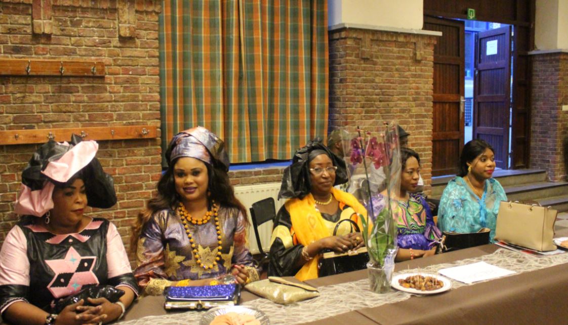 En visite à Bruxelles,  Dr Cheikh Kanté offre un prestigieux "Ndogou" à la communauté sénégalaise